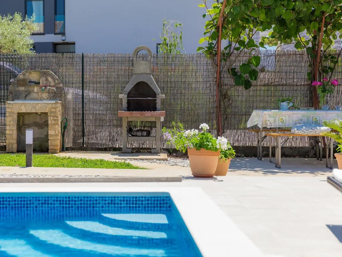 Apartment Chiara By Interhome Novigrad